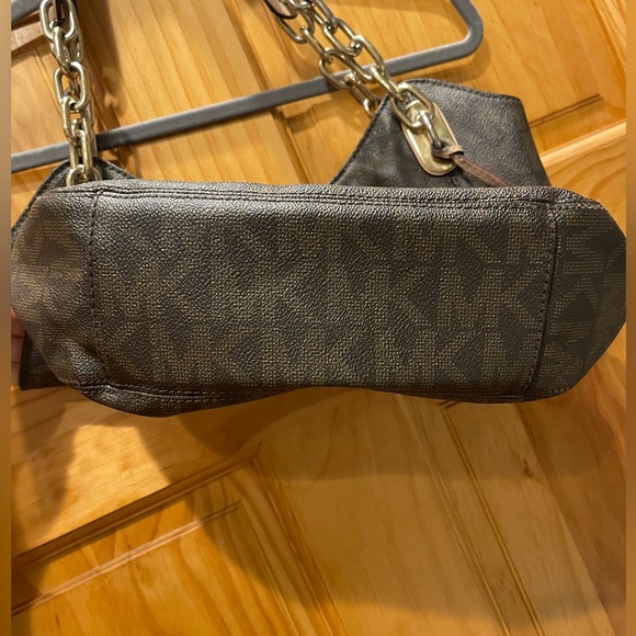 Michael Kors Signature Tote with chain handles - Picture 3 of 10